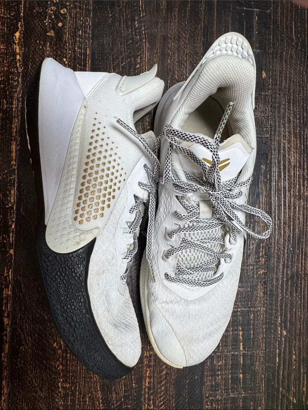 Nike Men’s White and Gold Low-Top Athletic Shoes